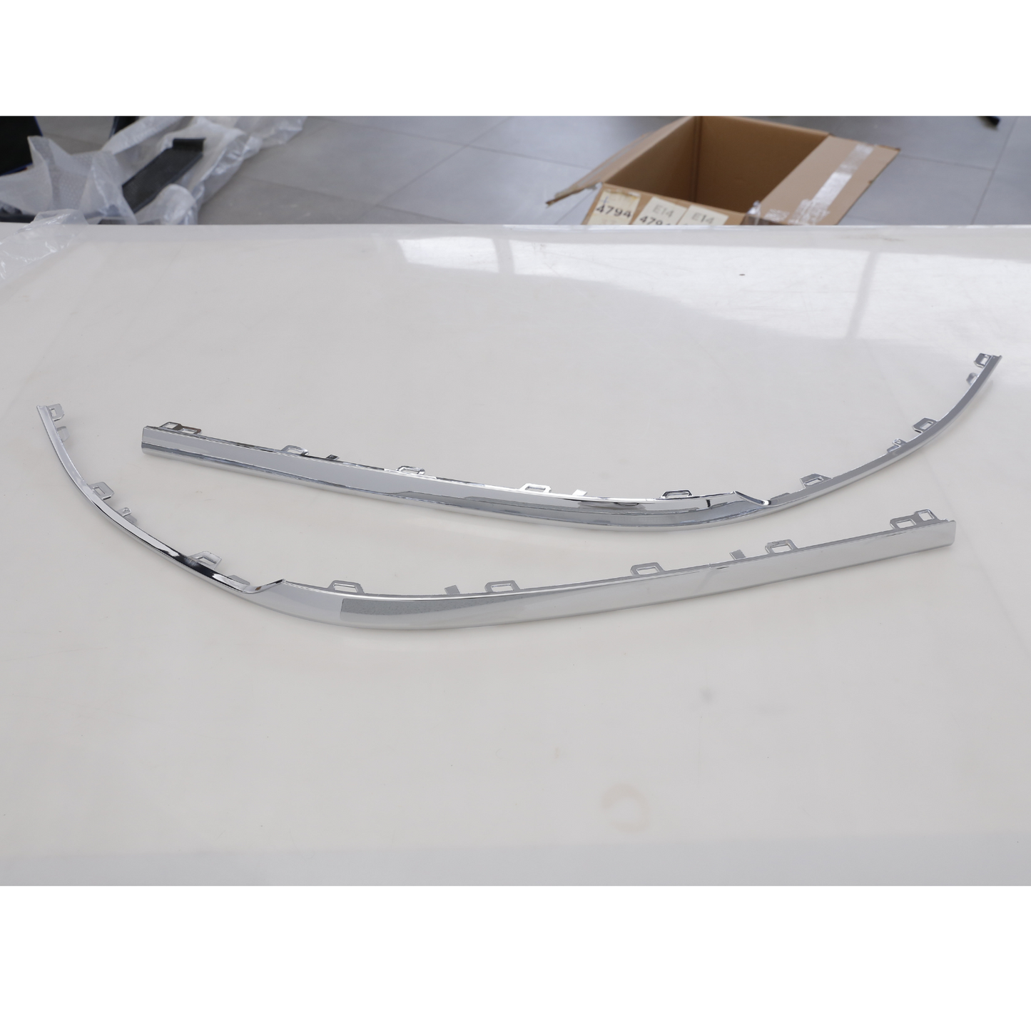 Rear Bumper Chrome Molding Set for VW Passat 2015- 3G0853841 3G0853842