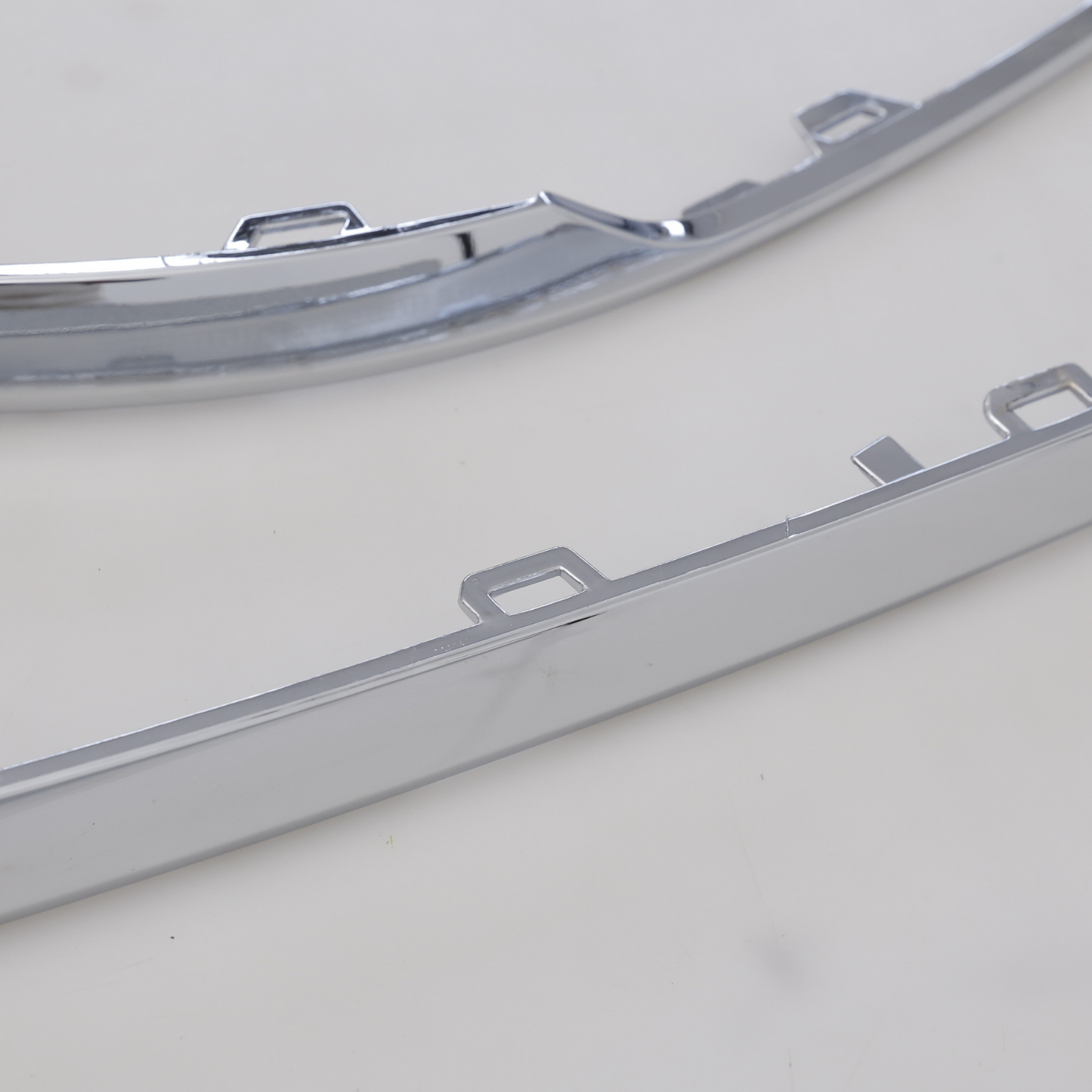 Rear Bumper Chrome Molding Set for VW Passat 2015- 3G0853841 3G0853842