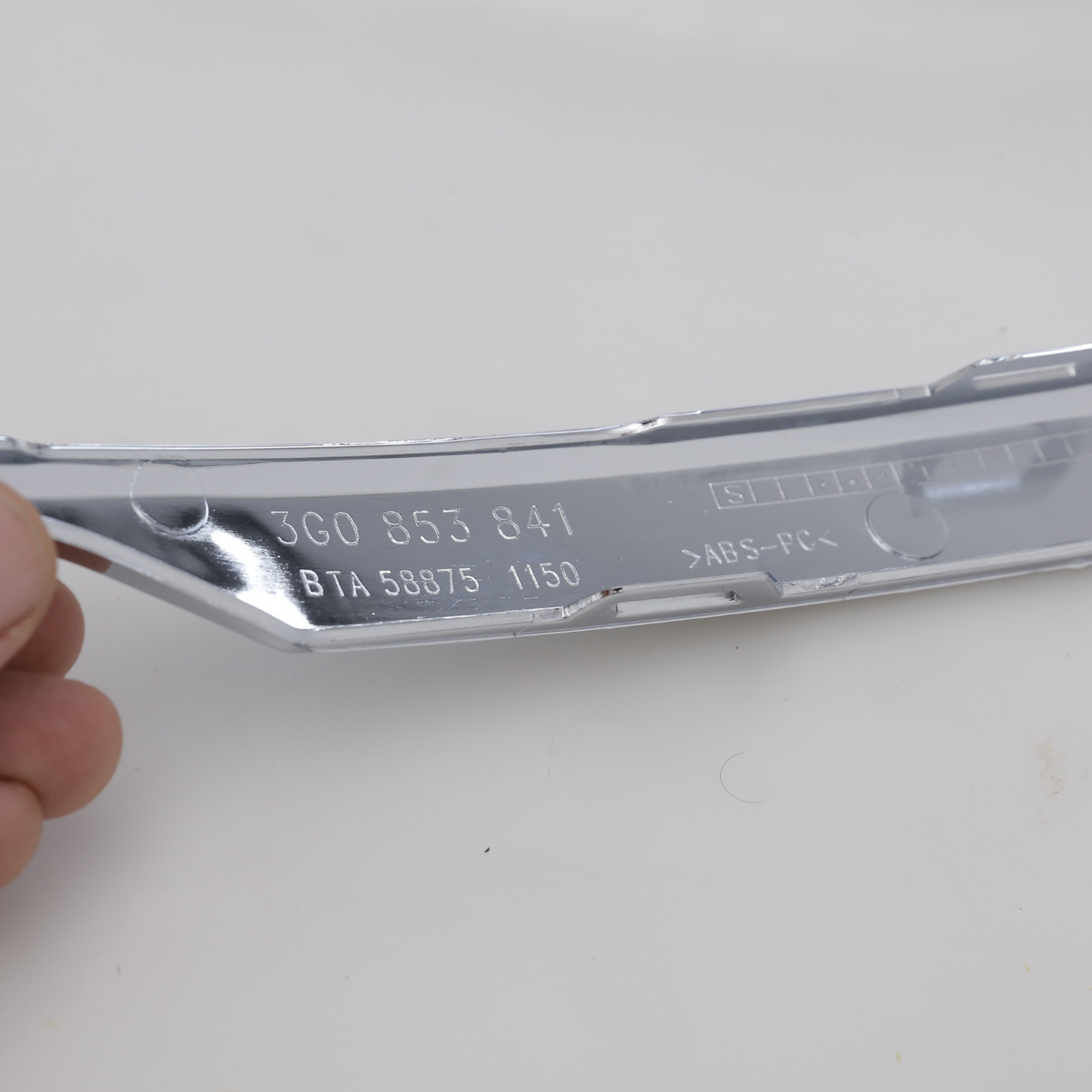 Rear Bumper Chrome Molding Set for VW Passat 2015- 3G0853841 3G0853842