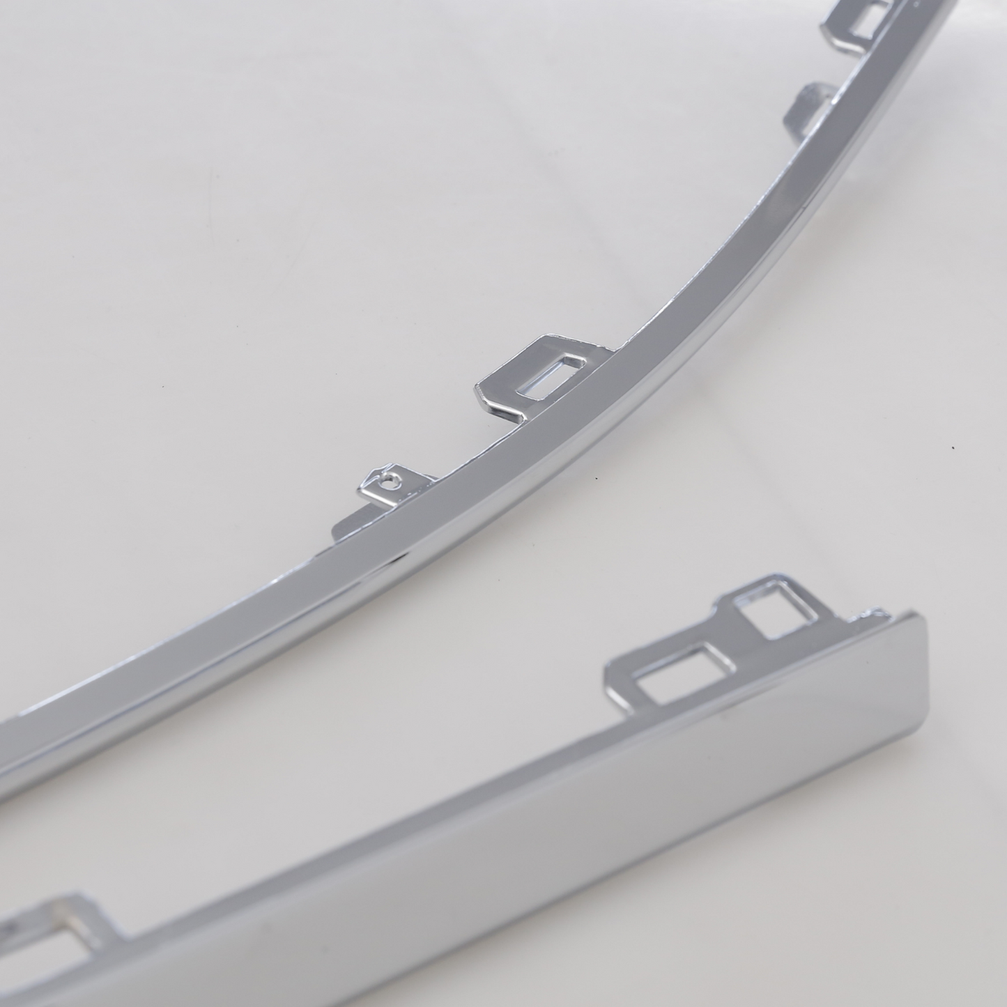 Rear Bumper Chrome Molding Set for VW Passat 2015- 3G0853841 3G0853842
