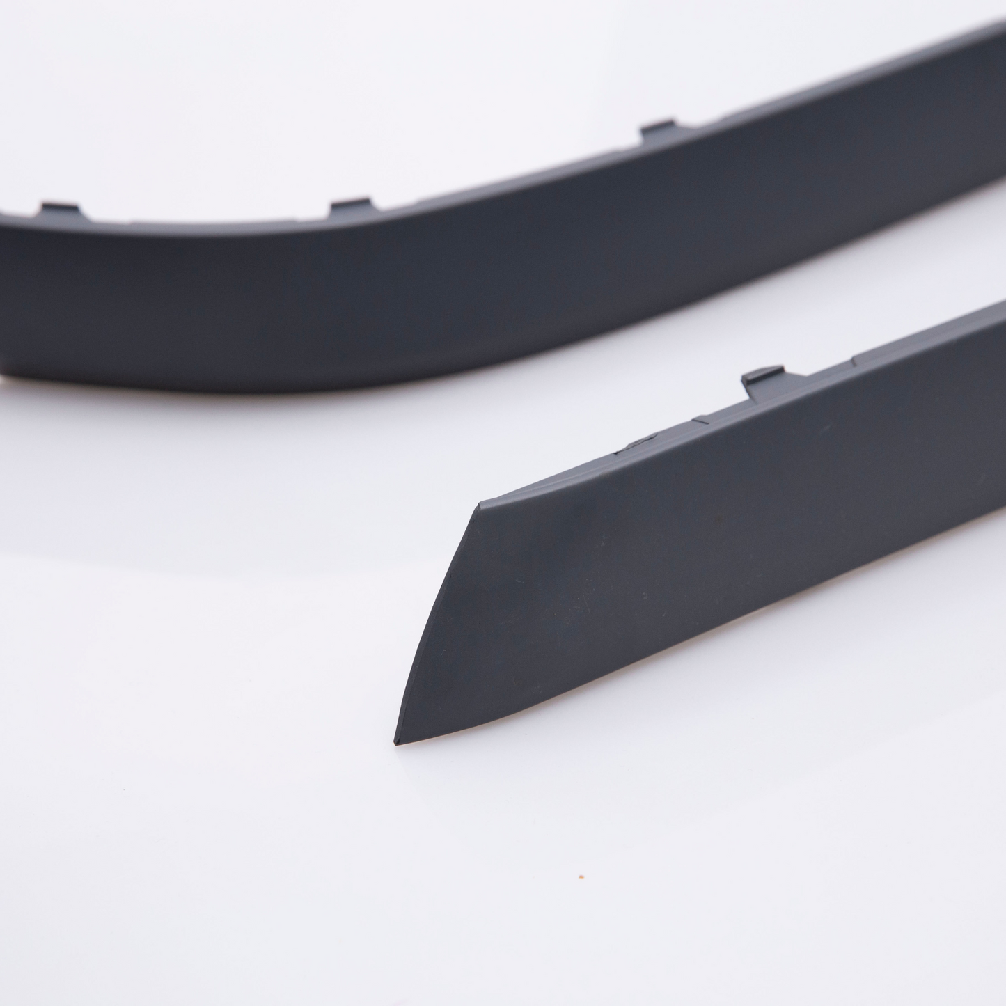 Bumper Trim Molding Rear for 2005-2008 BMW E65 Left- Right 2pcs 7 Series